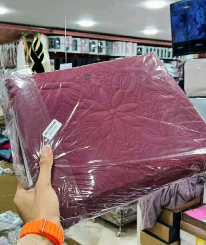 طقم أفرشة مقاوم للماء – حماية وأناقة لماطلتك + 2 غلاف وسادة هدية [قياس190/160]